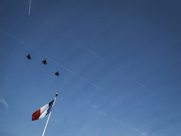 Франция нанесла авиаудары по позициям ИГ в Сирии - ảnh 1